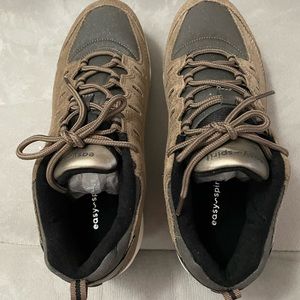 Easy Spirit brand new shoes with insole built-in